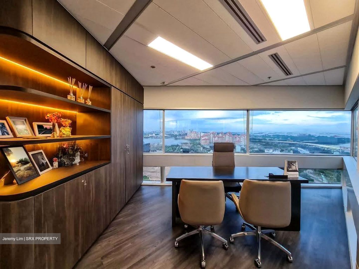 Gateway East (D7), Office #630128161
